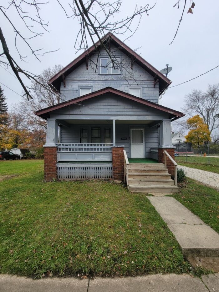 897 Peckham Street Akron OH 44320