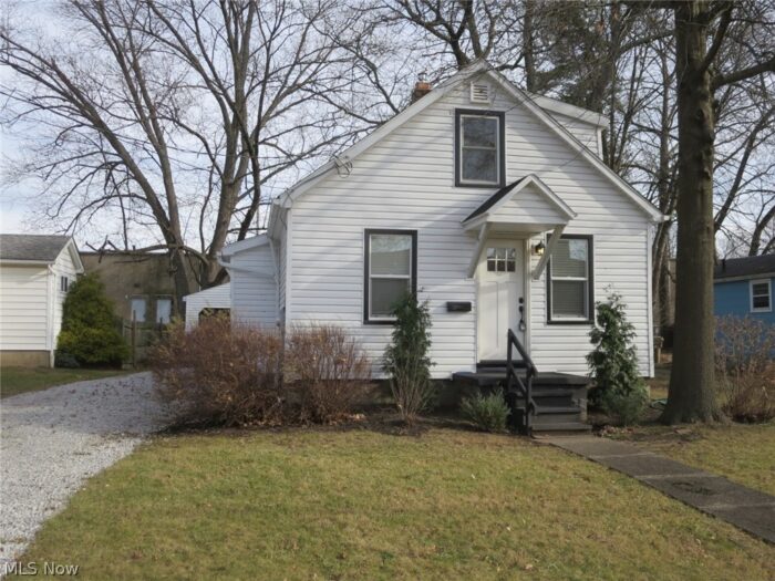 2477 Talbot St Cuyahoga Falls OH 44221